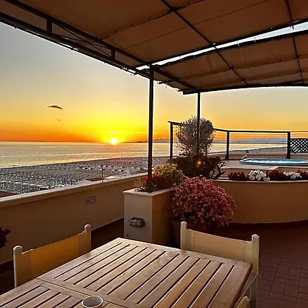 Piccadilly Penthouse With Jacuzzi * Camaiore
