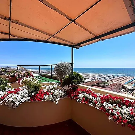 Hotel Piccadilly Penthouse With Jacuzzi Camaiore