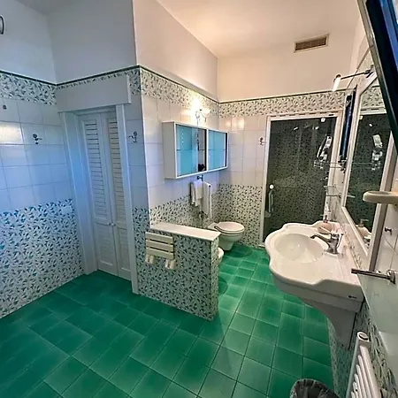 Piccadilly Penthouse With Jacuzzi