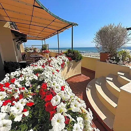 Hotel Piccadilly Penthouse With Jacuzzi Camaiore